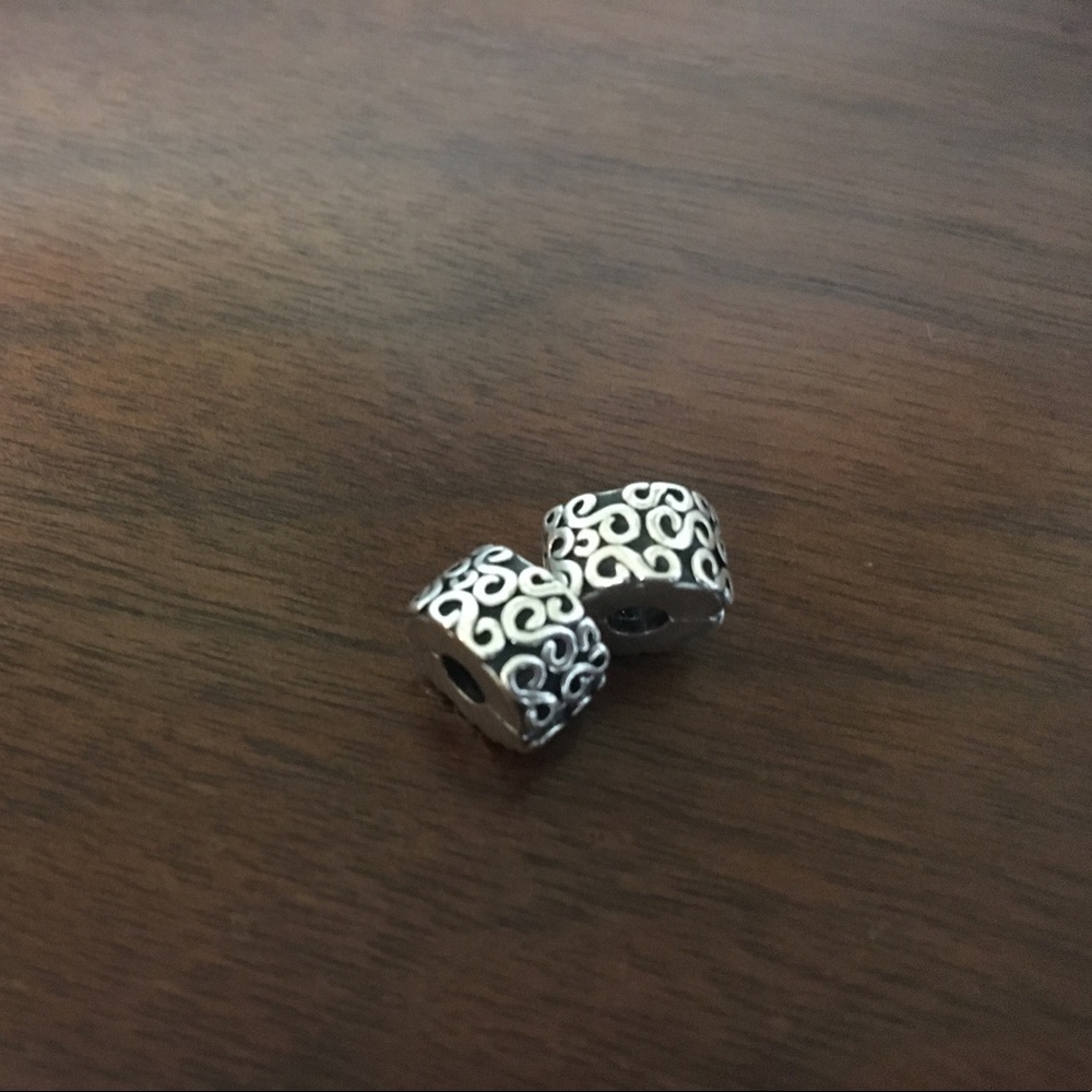 $35 for 2 Pandora swirl clips! Deal won't last!