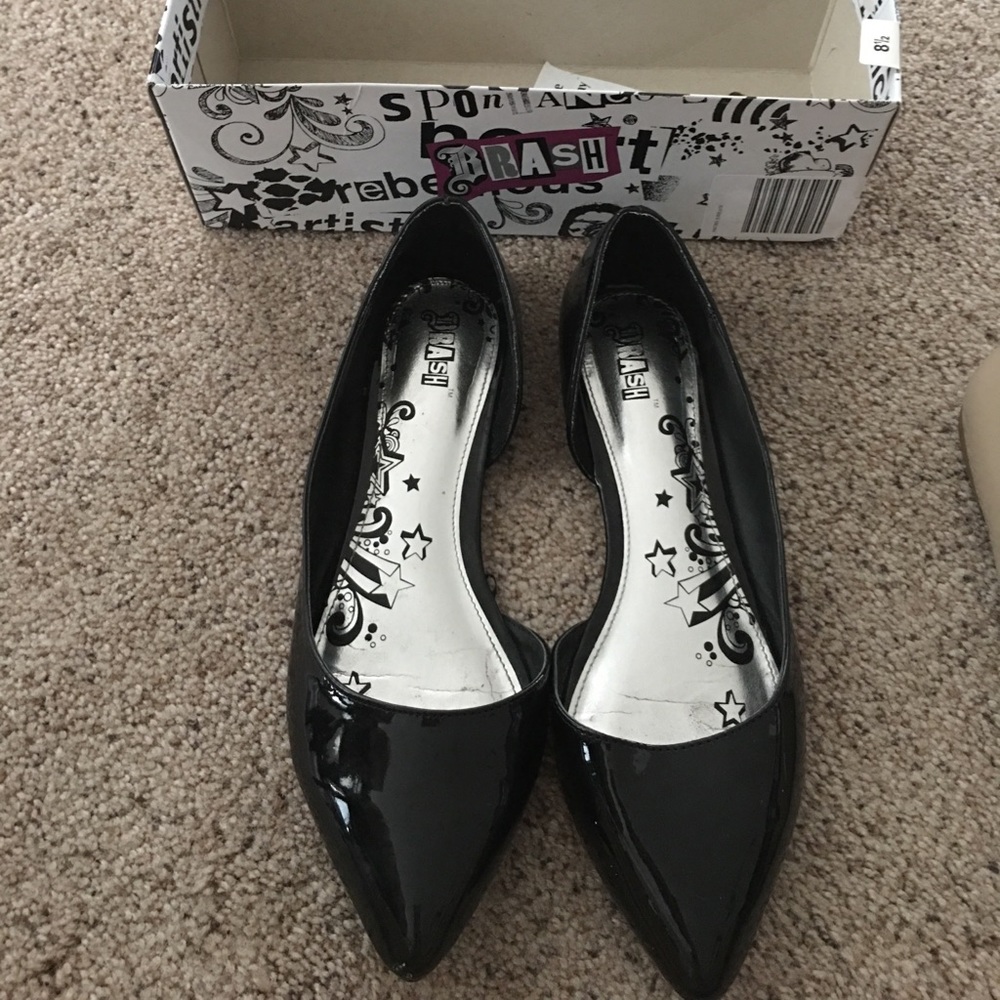 Black shiny patent flats