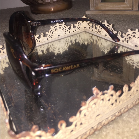 ✨SALE✨🎀Rocawear Sunglasses🎀 - Picture 2 of 4