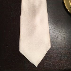 Cream Gold silk tie by Neiman Marcus