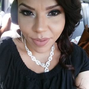 Meet your Posher, Roxana