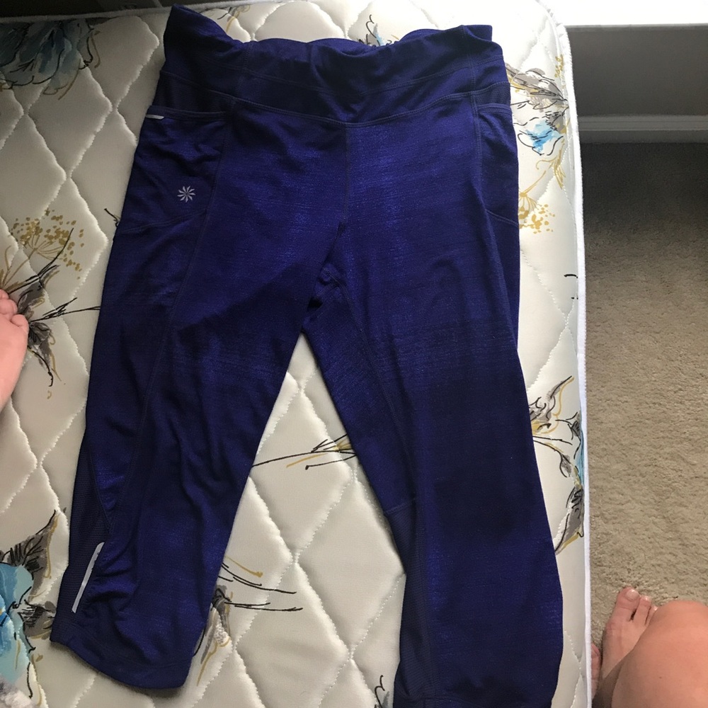CLOSET CLOSEOUT- Athleta Capri workout pants