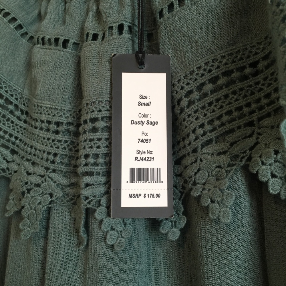 Closet Clear Out š Romeo & Juliet Couture dress - Picture 2 of 8