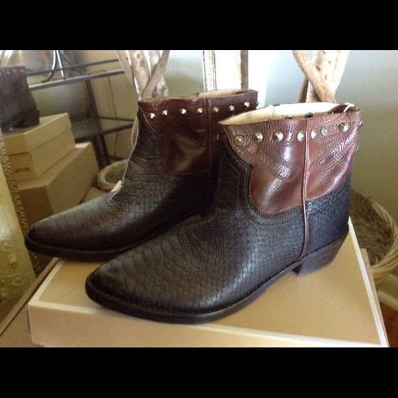 Mr. Wolf Studded Leather Ankle Boot - Picture 4 of 5