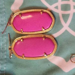 Kendra Scott Elle earrings in magenta***