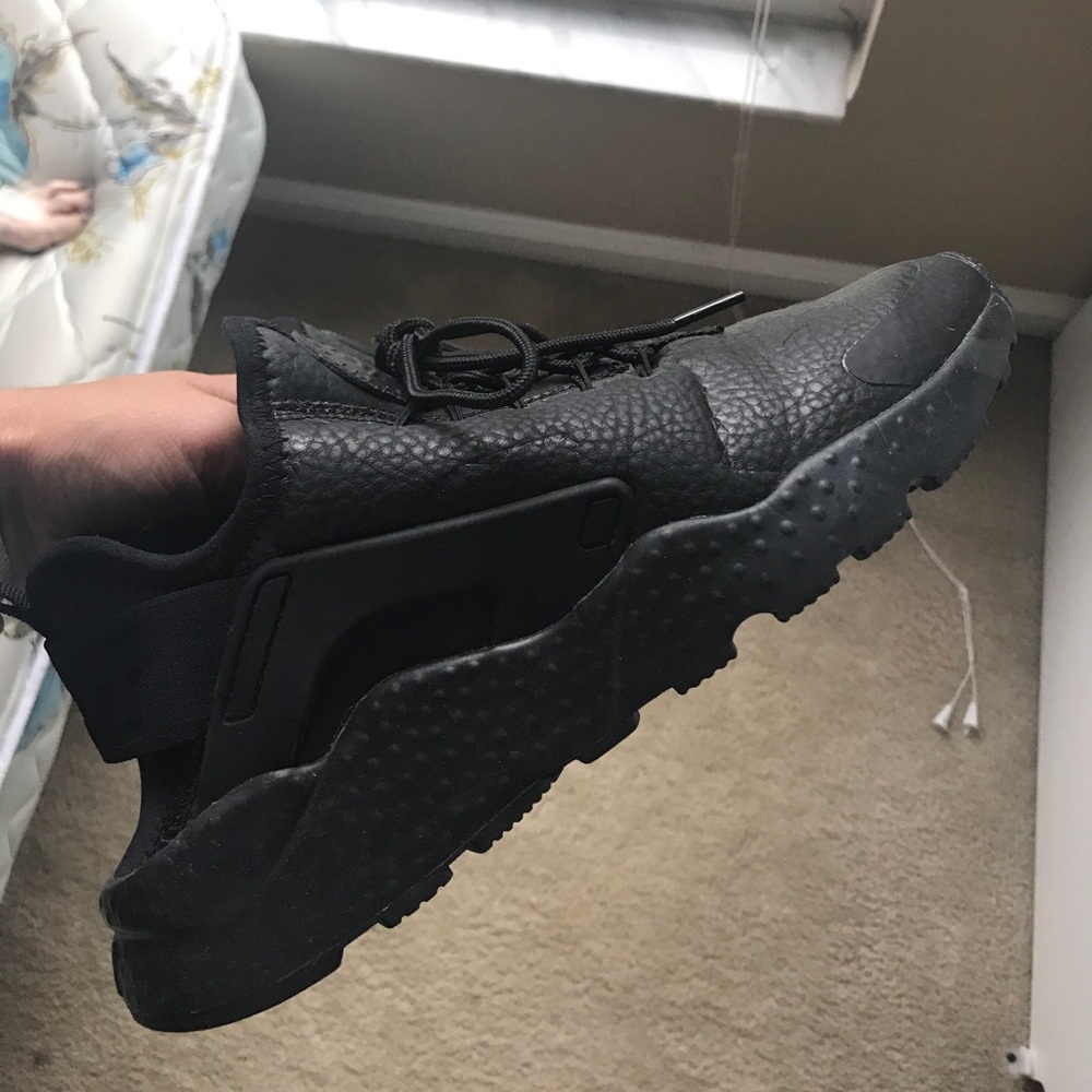 Nike Hurache all black-CLOSET CLOSEOUT!