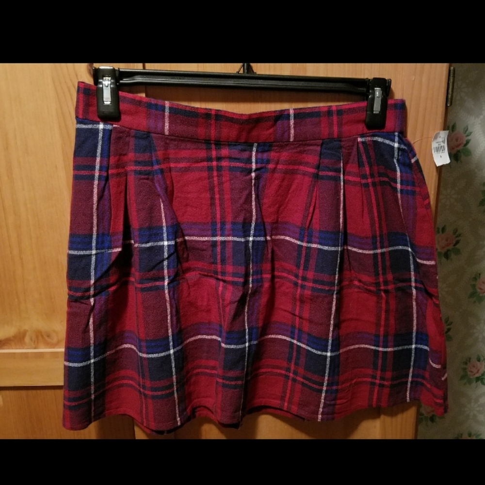 BNWT plaid mini skirt