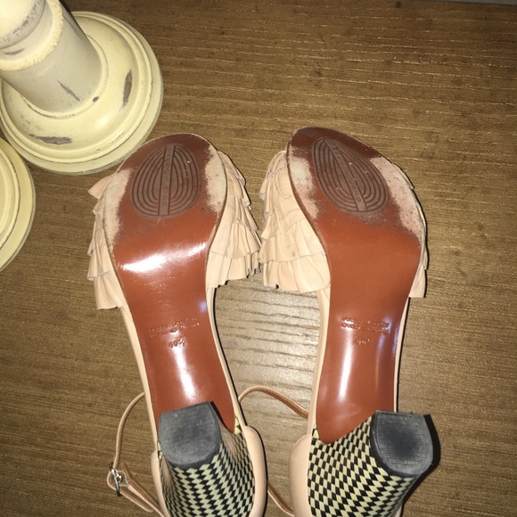 Beautiful Chie Mihara ruffled sandals - Picture 4 of 4