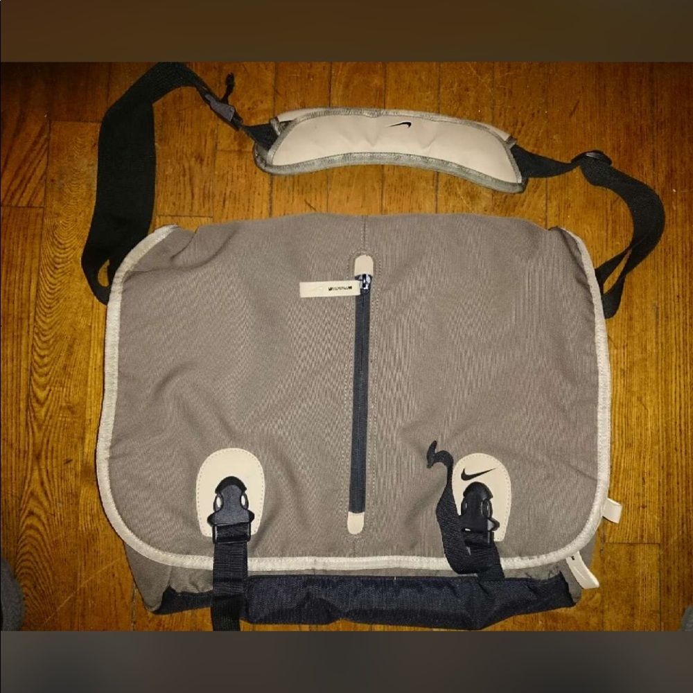 Nike messenger/laptop bag