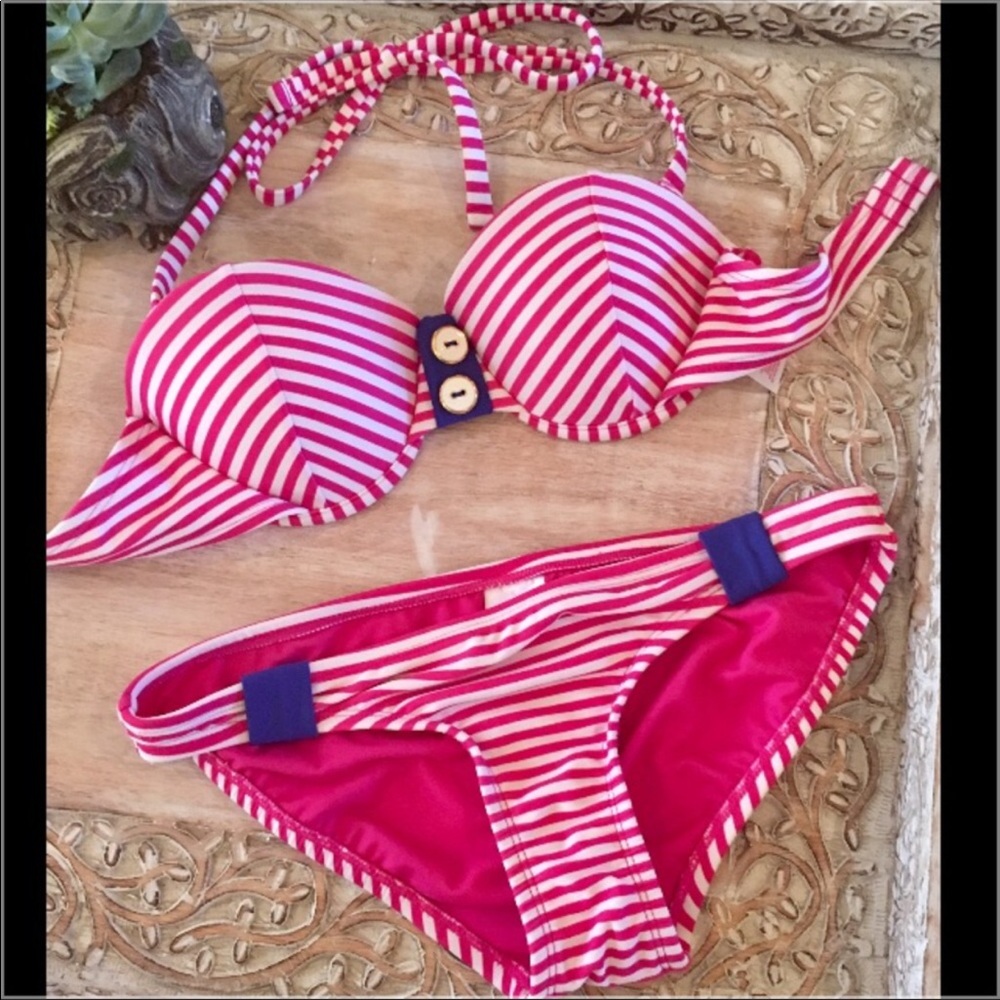 Button detail bikini
