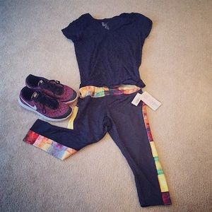 LuLaRoe Jade Capri Medium Workout Leggings NWT