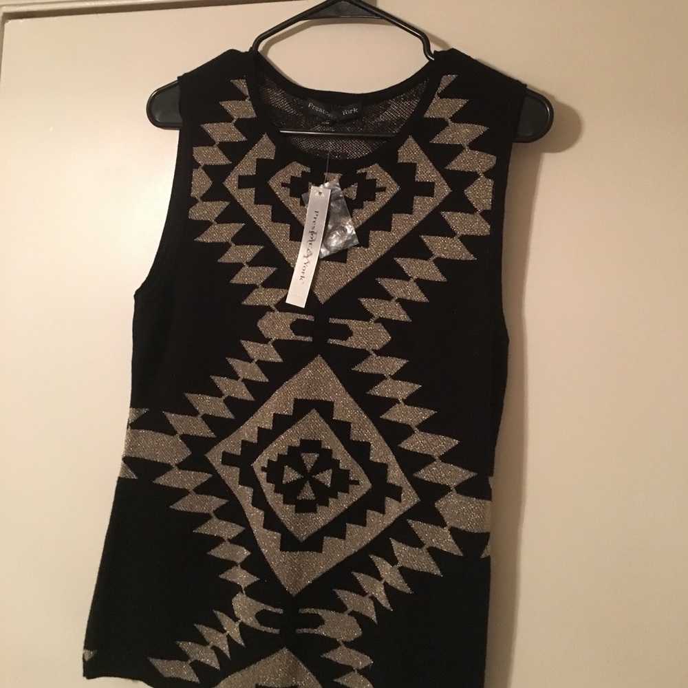 Brand new Harper Shell metallic designed blouse.