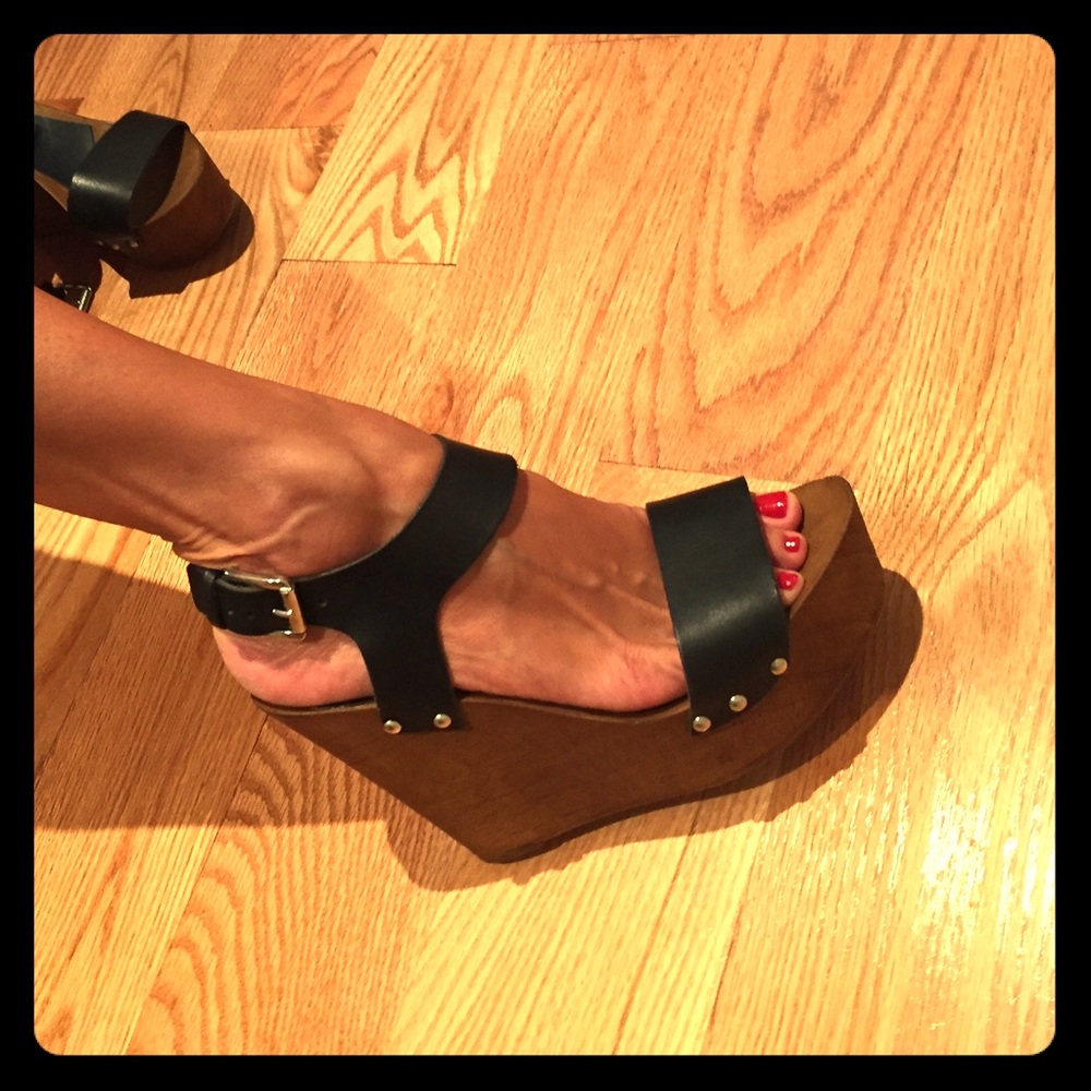 Wood and leather wedges