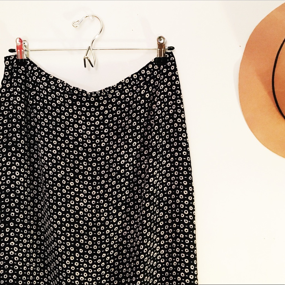Skirt, Black & White Vintage Boho Floral/Starburst
