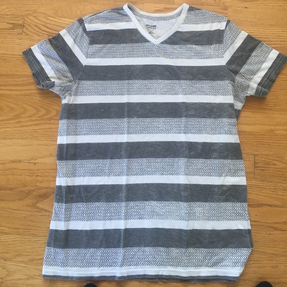 Mossimo supply co. Mens V-neck shirt size medium