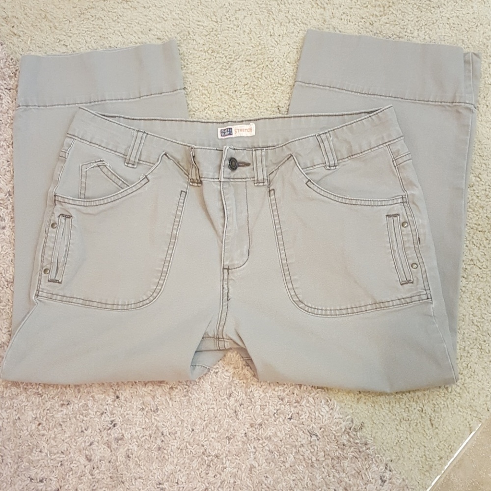 Women's Khaki Capri Pants