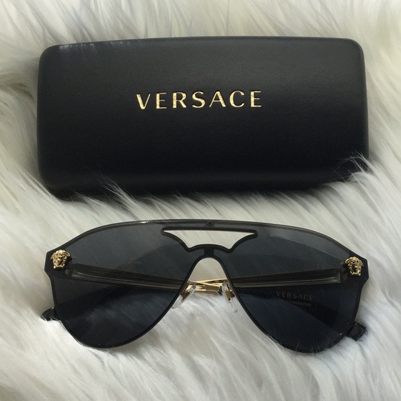 Versace 2161 Sunglasses Gold and Black - Picture 2 of 4