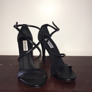 Feliz Steve Madden single strap heels