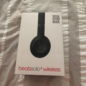 Brand new beatssolo3