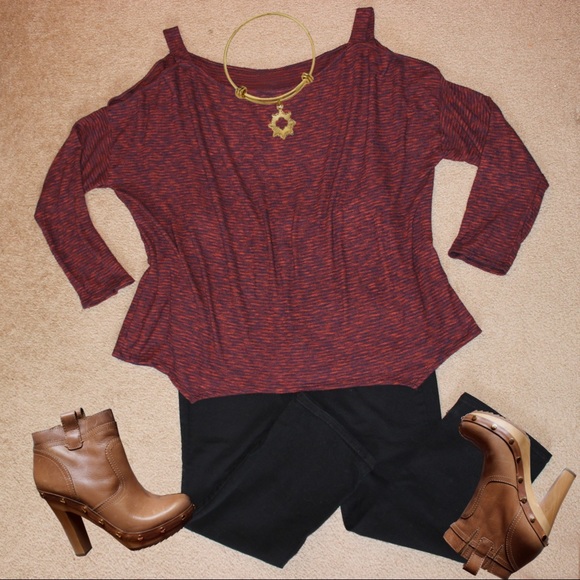 ๐คHOST PICK๐คPlus" Cutout Shoulder Top - Picture 2 of 6