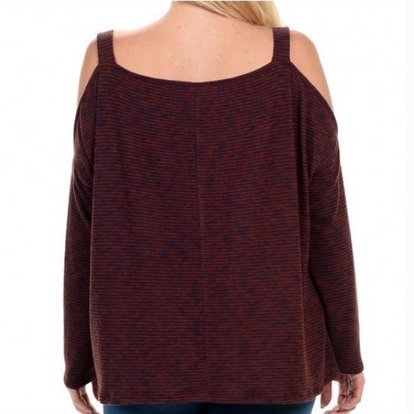 ๐คHOST PICK๐คPlus" Cutout Shoulder Top - Picture 5 of 6