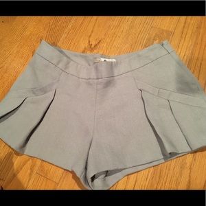 Gray pleated shorts with pockets