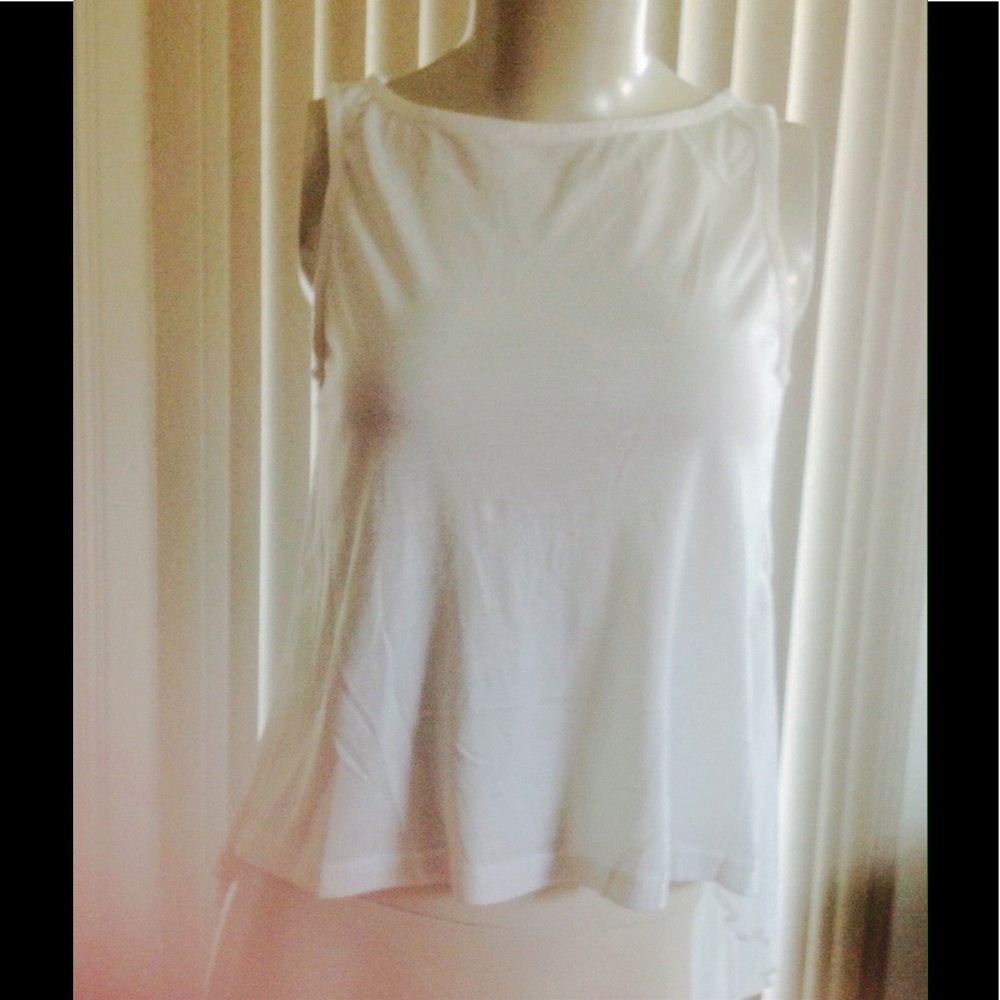 NWOT Boutique Top  Help 2 Shelters