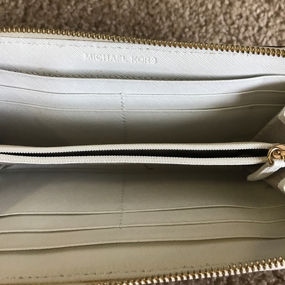 MK white purse with matching wallet SOLD - Picture 3 of 4