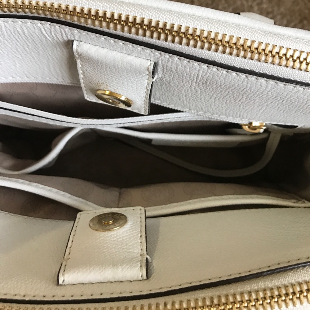 MK white purse with matching wallet SOLD - Picture 4 of 4