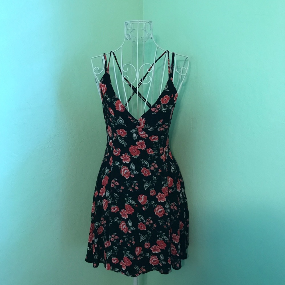 Forever 21 surplice black floral dress strappy