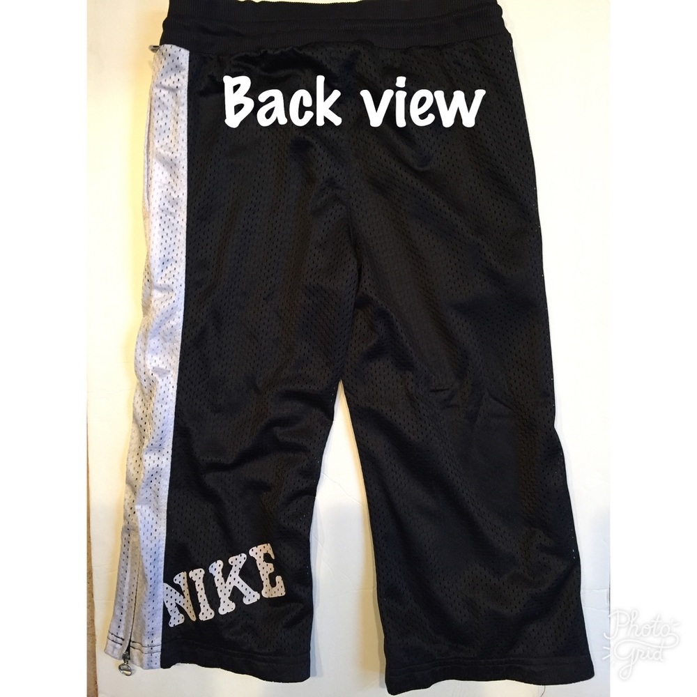 Girls NIKE Black & White cropped pants.
