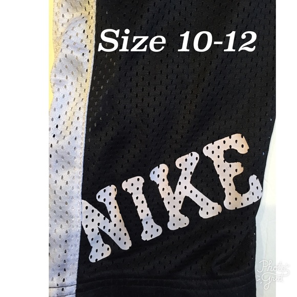 Girls NIKE Black & White cropped pants. - Picture 3 of 4