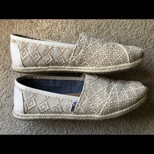 Toms Classic Woven Diamond slip on shoe size 8