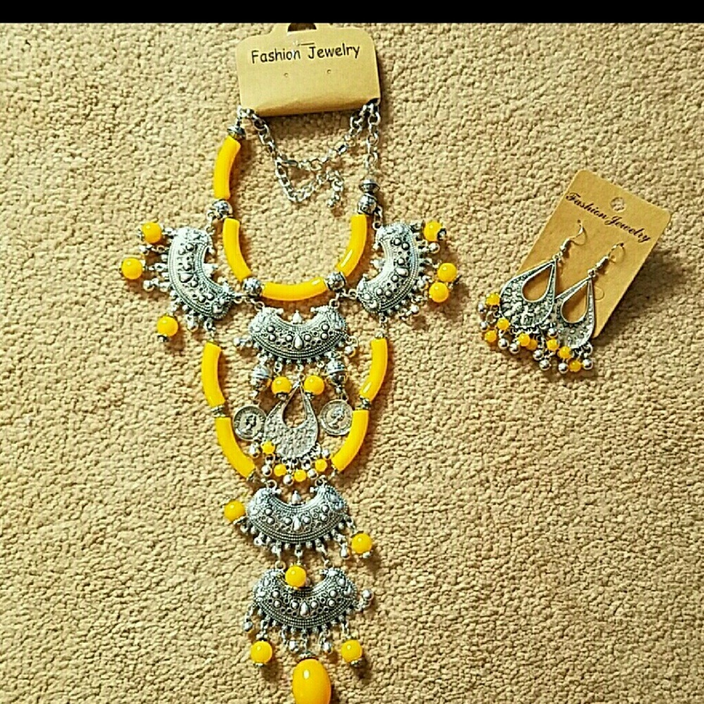 Vintage look necklace and earring