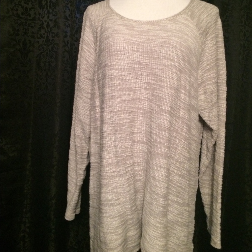 🎉New!🆕🔛ON Sweater🔝🆕 - Picture 2 of 5