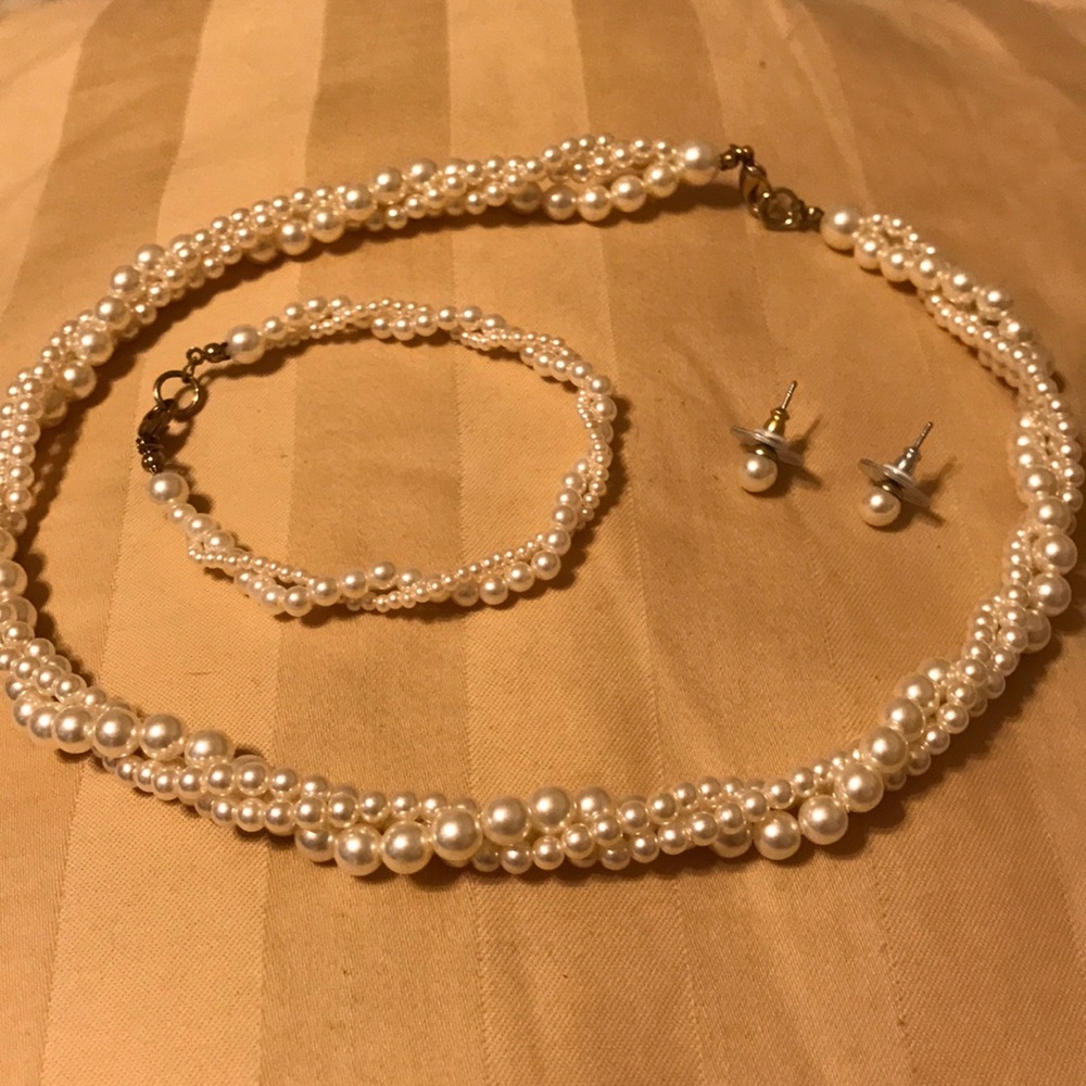 Faux pearl set