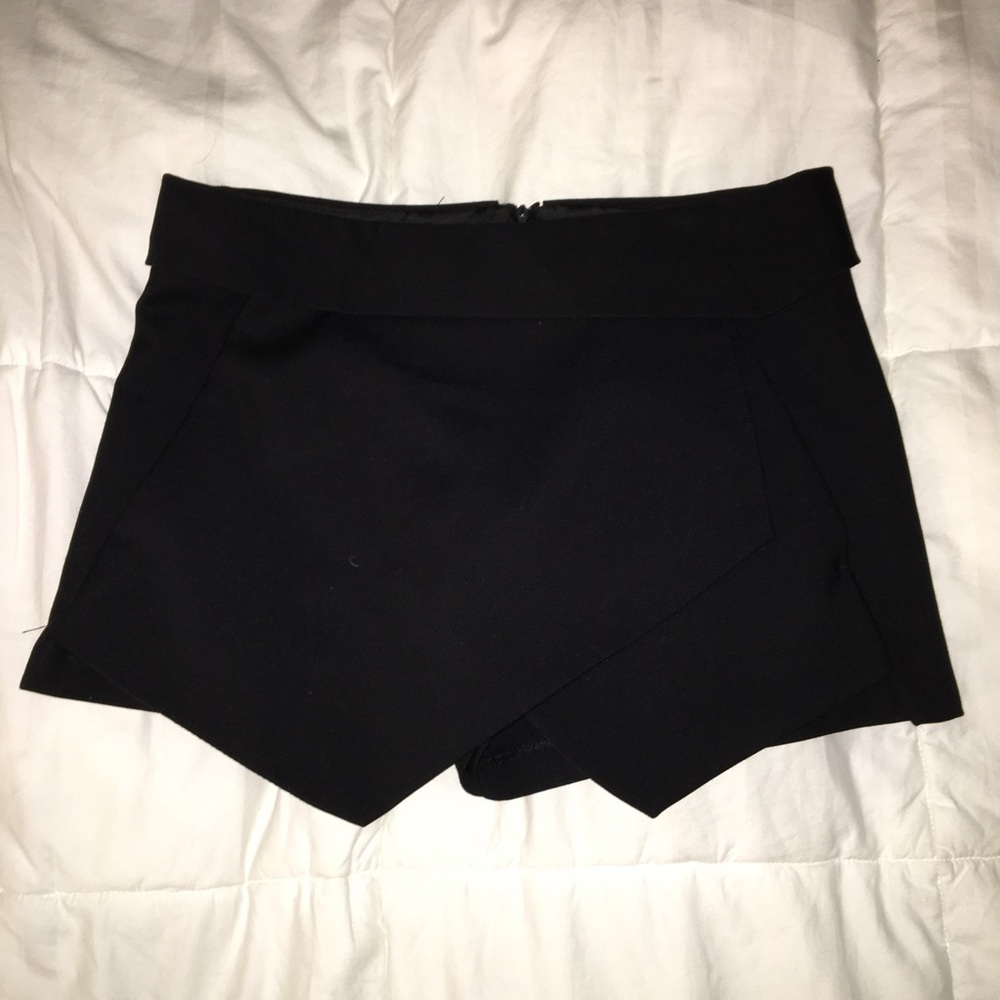 Black skort