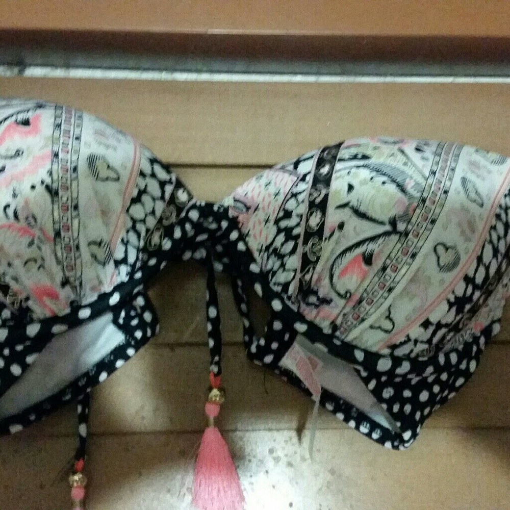 Swim bikini top pink and black on white with pink