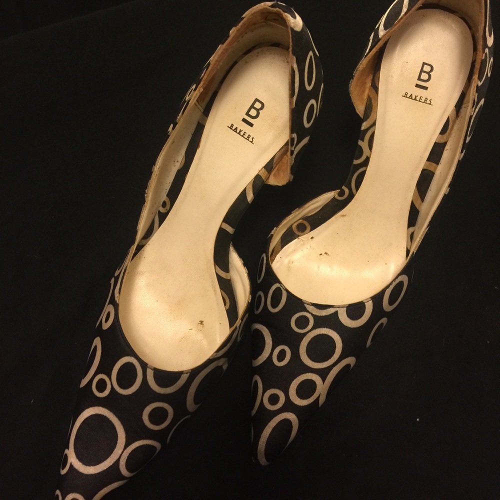 Shoes. Pumps.