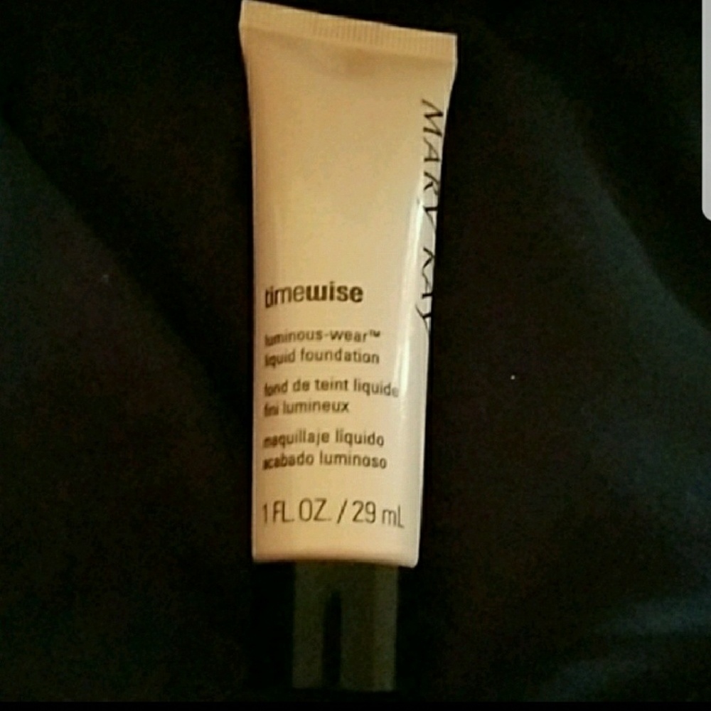 Mary Kay foudation luminous wear and matted wear