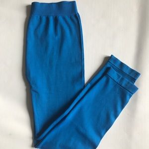 ✨NEW✨ Seamless, Unlined Capri Length Leggings