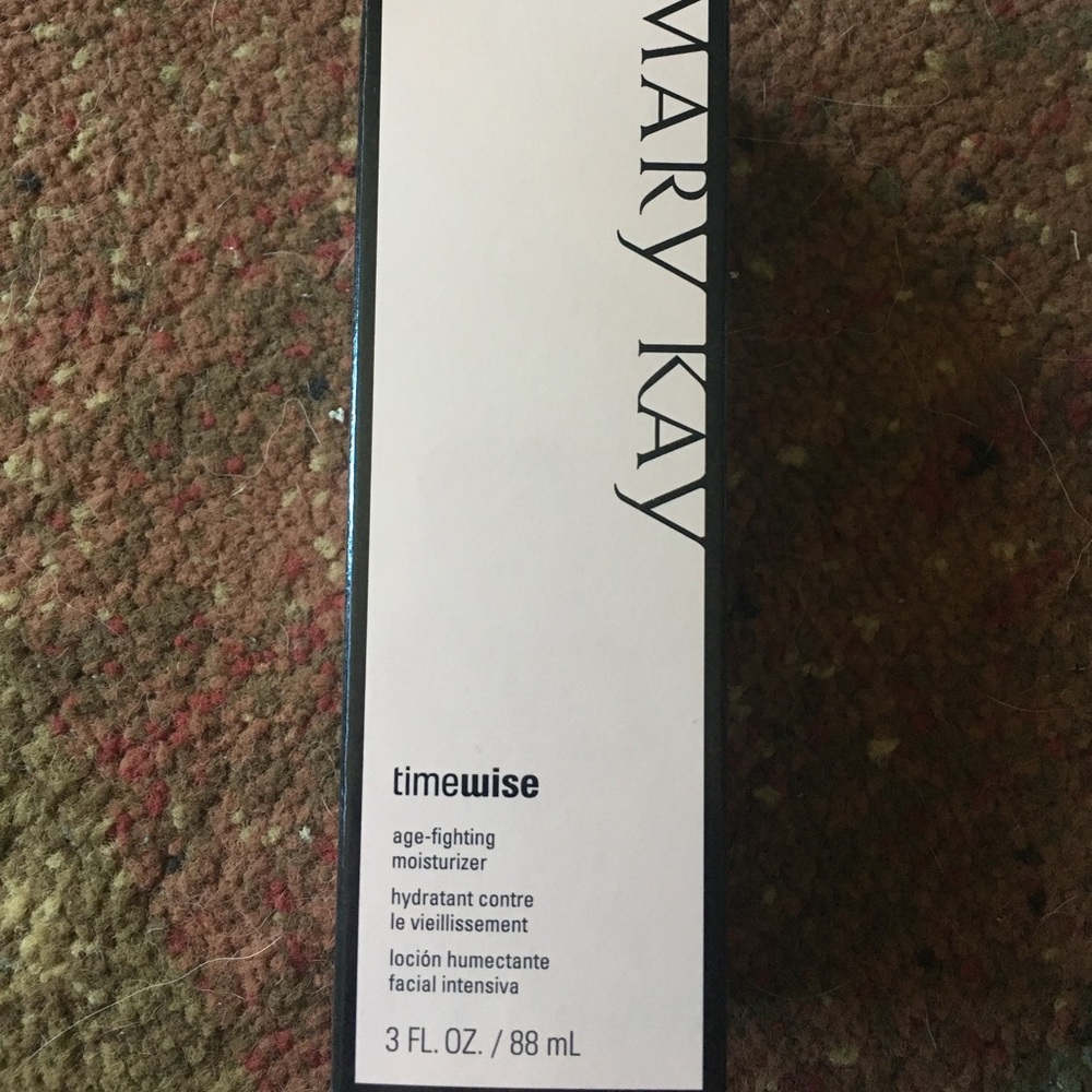 Age fighting moisturizer combo/oily