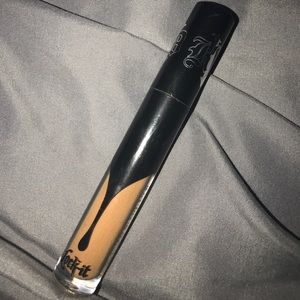 KAT VON D Concealer in the color "WARM"