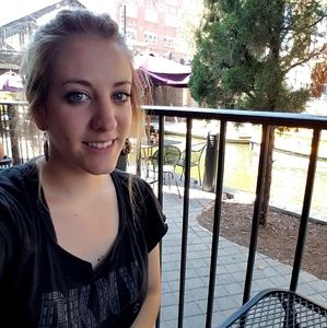 Meet your Posher, Cristina