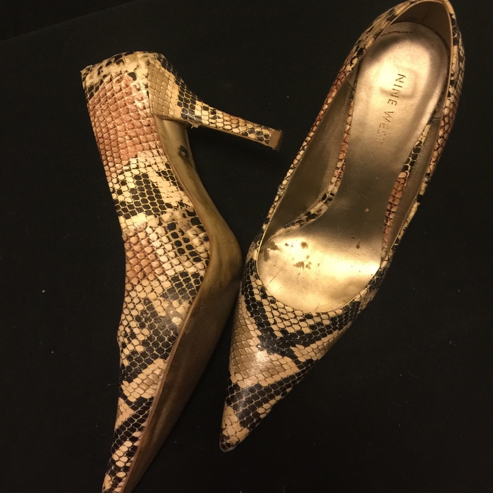 Shoes. Pumps.