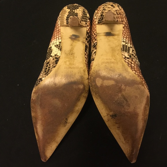 Shoes. Pumps. - Picture 3 of 3