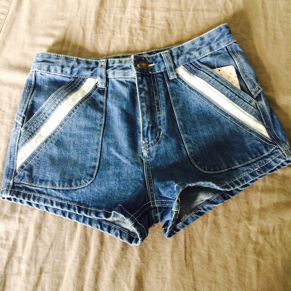 *NWT* Free People Surrender High Waist Jean Shorts - Picture 2 of 4