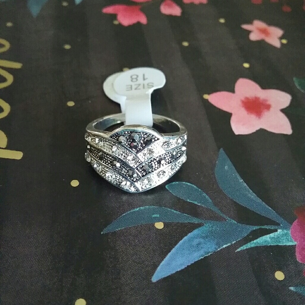 Marcasite Style Ring "Royal Crown"