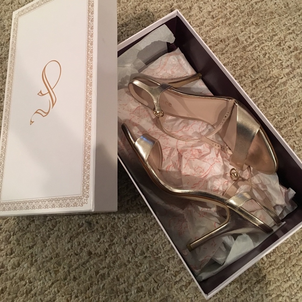 Size 7.5 Nordstrom gold heels
