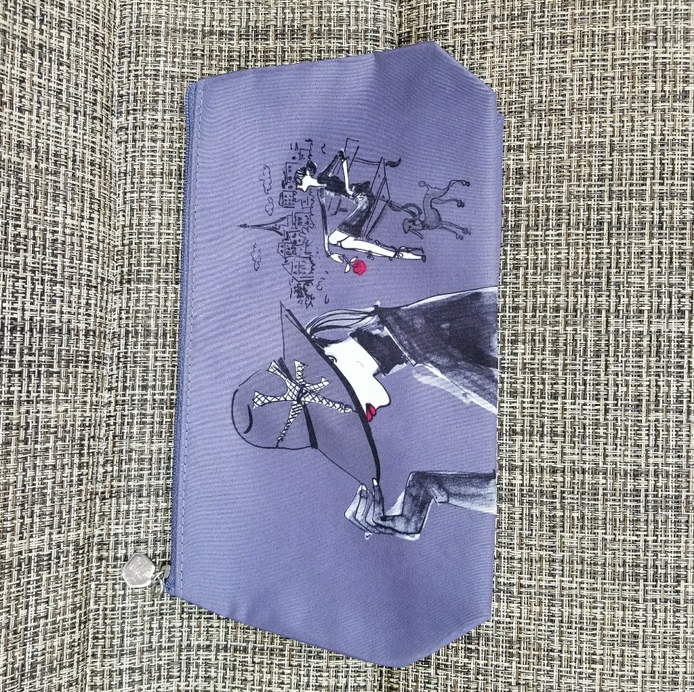 🎁Free w/$20 purchase!! Makeup bag